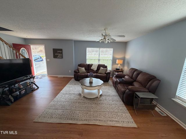 127 Cloverdale Lane, Johnson City, TN 37604