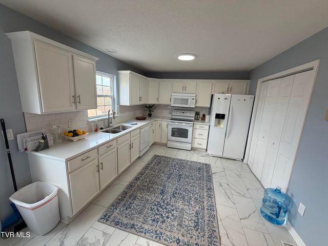 127 Cloverdale Lane, Johnson City, TN 37604