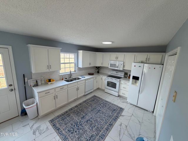 127 Cloverdale Lane, Johnson City, TN 37604