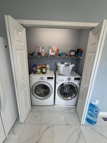 127 Cloverdale Lane, Johnson City, TN 37604