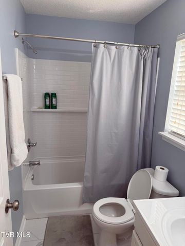 127 Cloverdale Lane, Johnson City, TN 37604