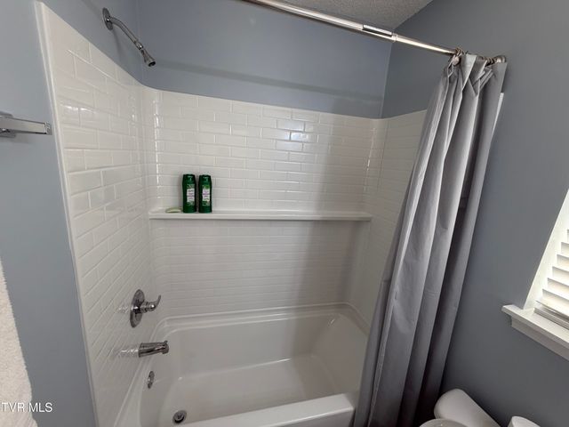 127 Cloverdale Lane, Johnson City, TN 37604