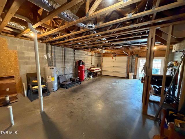 127 Cloverdale Lane, Johnson City, TN 37604