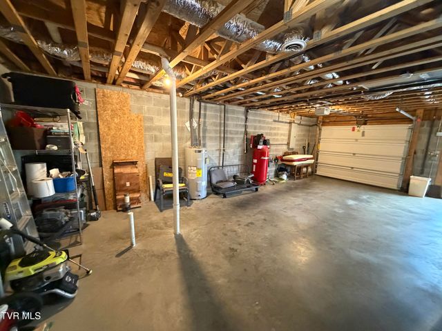 127 Cloverdale Lane, Johnson City, TN 37604