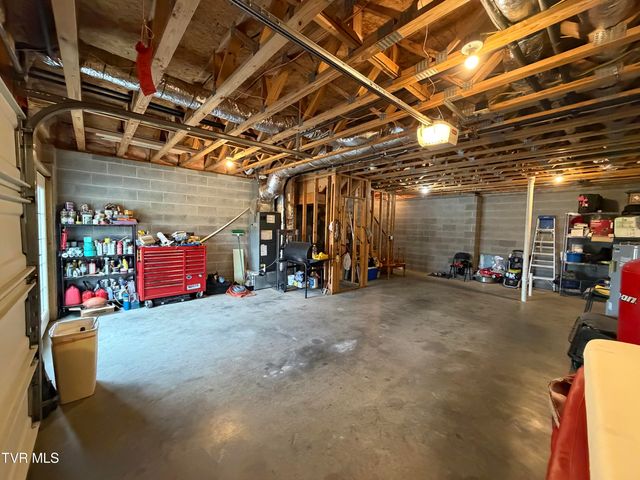 127 Cloverdale Lane, Johnson City, TN 37604