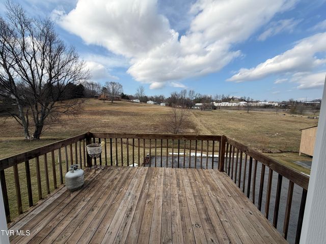 127 Cloverdale Lane, Johnson City, TN 37604