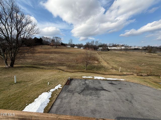 127 Cloverdale Lane, Johnson City, TN 37604