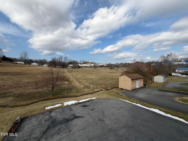 127 Cloverdale Lane, Johnson City, TN 37604