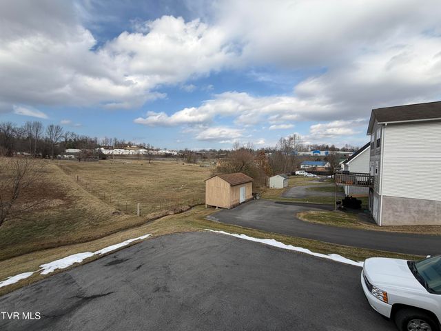 127 Cloverdale Lane, Johnson City, TN 37604