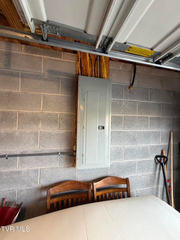 127 Cloverdale Lane, Johnson City, TN 37604