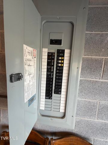 127 Cloverdale Lane, Johnson City, TN 37604