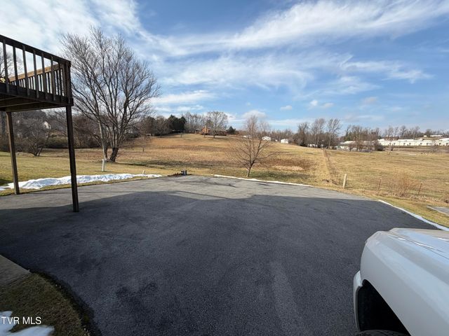 127 Cloverdale Lane, Johnson City, TN 37604
