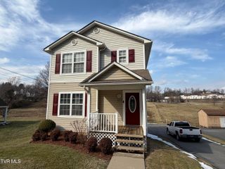 127 Cloverdale Lane, Johnson City, TN 37604