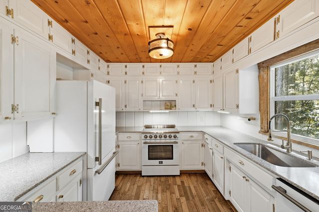 282 Jarrett Manor Estates Road, Toccoa, GA 30577