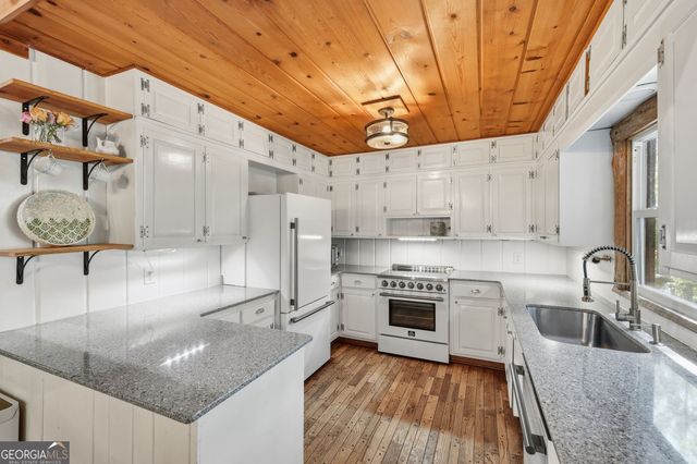 282 Jarrett Manor Estates Road, Toccoa, GA 30577