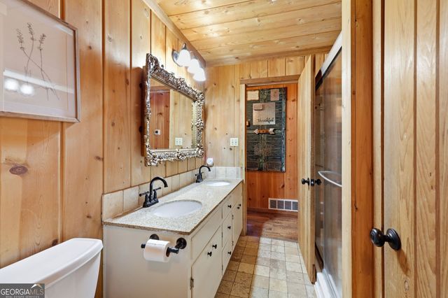 282 Jarrett Manor Estates Road, Toccoa, GA 30577