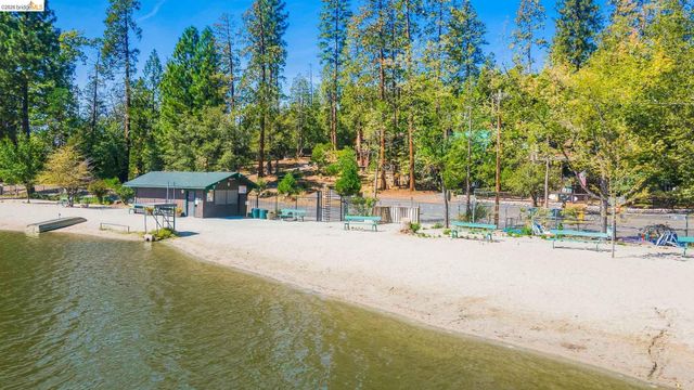 23023 Strauch Dr, Twain Harte, CA 95383