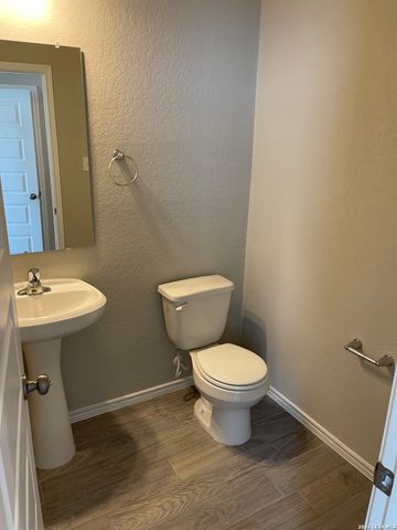 2532 Ayers Dr., Seguin, TX 78155