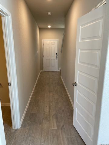2532 Ayers Dr., Seguin, TX 78155