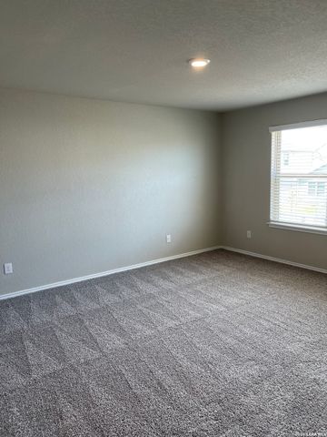 2532 Ayers Dr., Seguin, TX 78155
