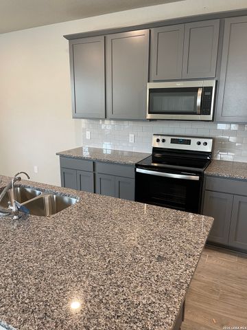 2532 Ayers Dr., Seguin, TX 78155