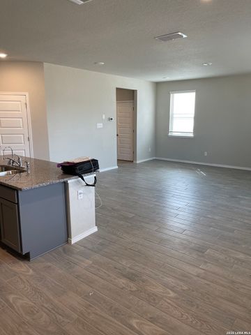 2532 Ayers Dr., Seguin, TX 78155