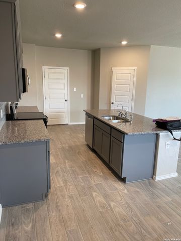 2532 Ayers Dr., Seguin, TX 78155