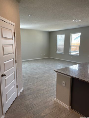 2532 Ayers Dr., Seguin, TX 78155