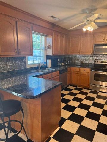 1032 Longleaf Drive, Manning, SC 29102