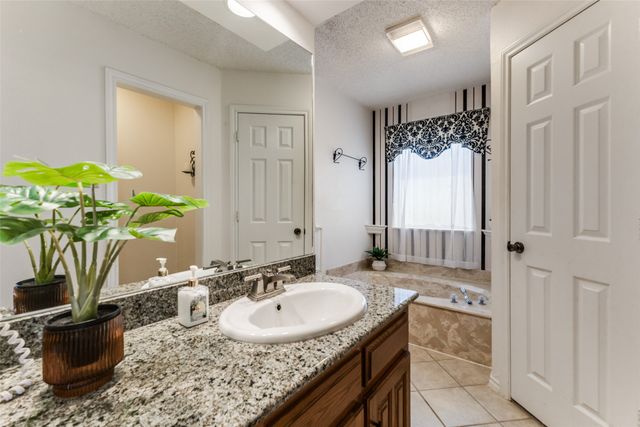 3802 Woodside Drive, Arlington, TX 76016