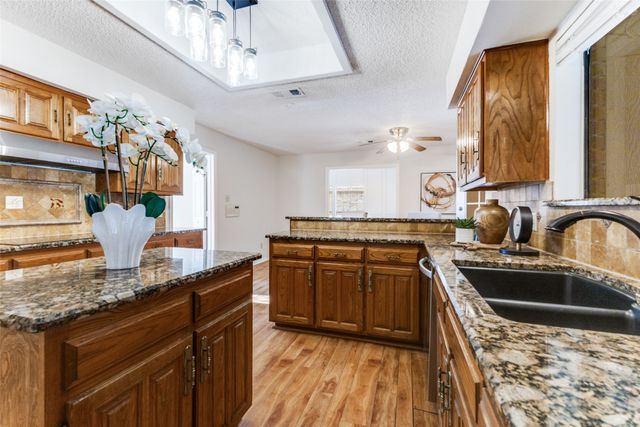 3802 Woodside Drive, Arlington, TX 76016