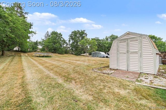 2451 Valley Lane Drive, Grand Blanc, MI 48439