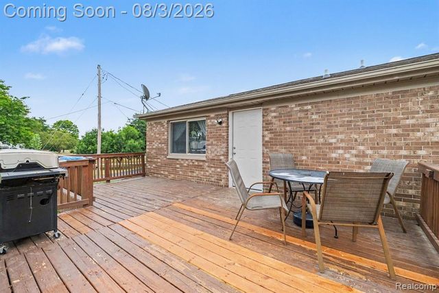 2451 Valley Lane Drive, Grand Blanc, MI 48439