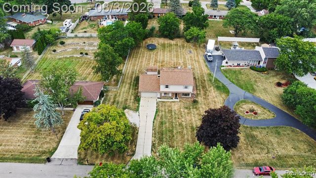 2451 Valley Lane Drive, Grand Blanc, MI 48439