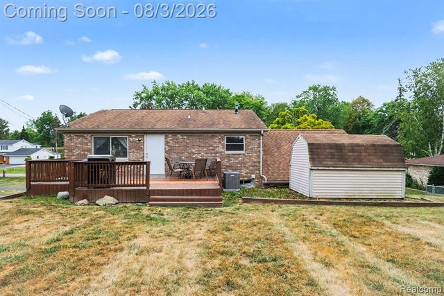 2451 Valley Lane Drive, Grand Blanc, MI 48439