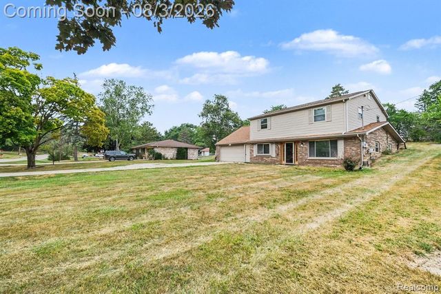 2451 Valley Lane Drive, Grand Blanc, MI 48439