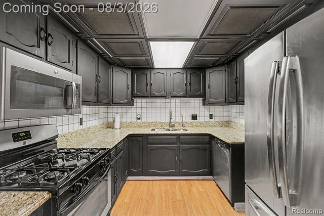 2451 Valley Lane Drive, Grand Blanc, MI 48439