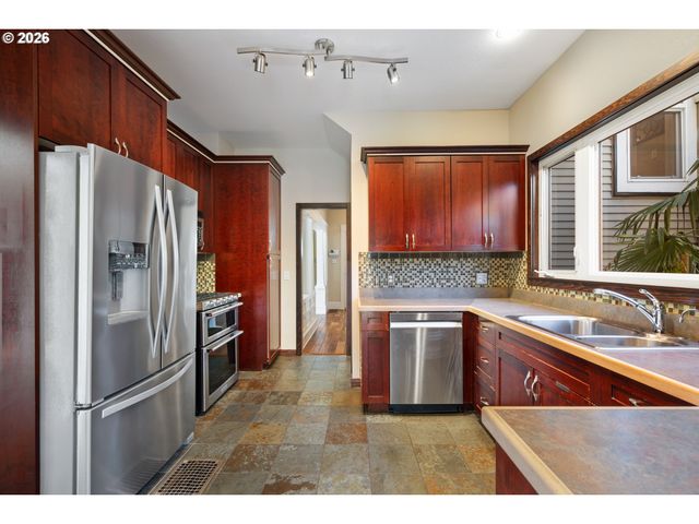602 Nw 18TH Loop, Camas, WA 98607