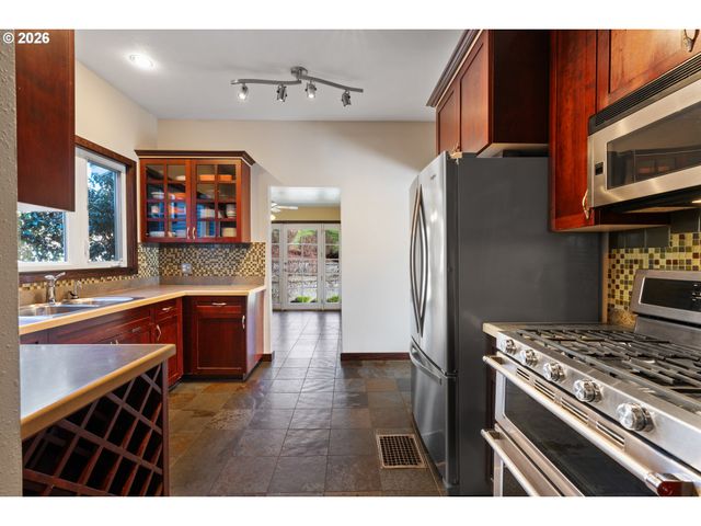 602 Nw 18TH Loop, Camas, WA 98607
