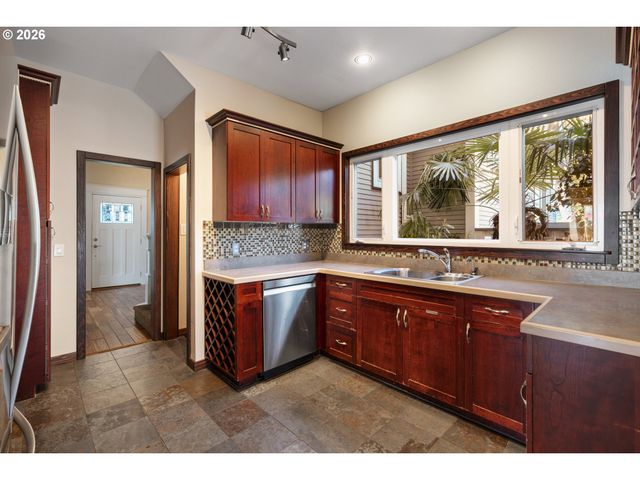 602 Nw 18TH Loop, Camas, WA 98607
