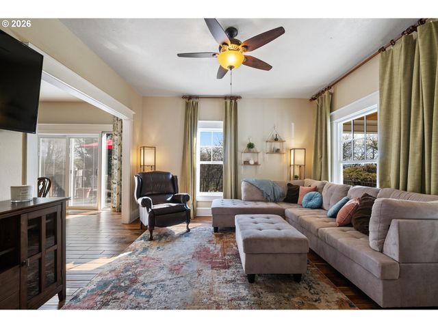 602 Nw 18TH Loop, Camas, WA 98607