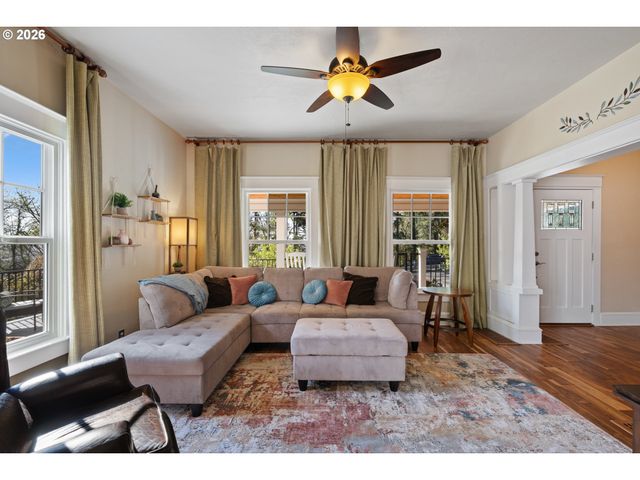 602 Nw 18TH Loop, Camas, WA 98607