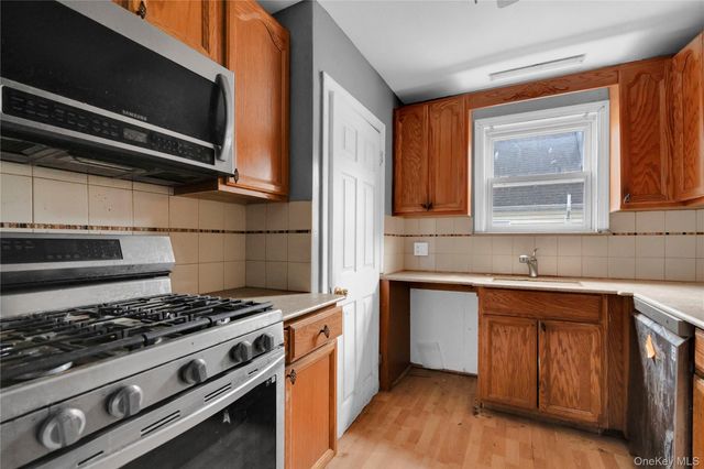 32 Tibbetts Road, Yonkers, NY 10705