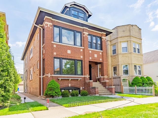 5131 W Roscoe Street, Chicago, IL 60641