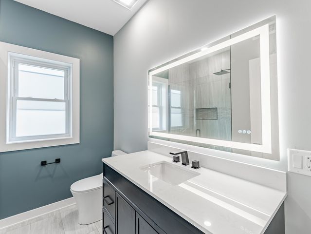 5131 W Roscoe Street, Chicago, IL 60641