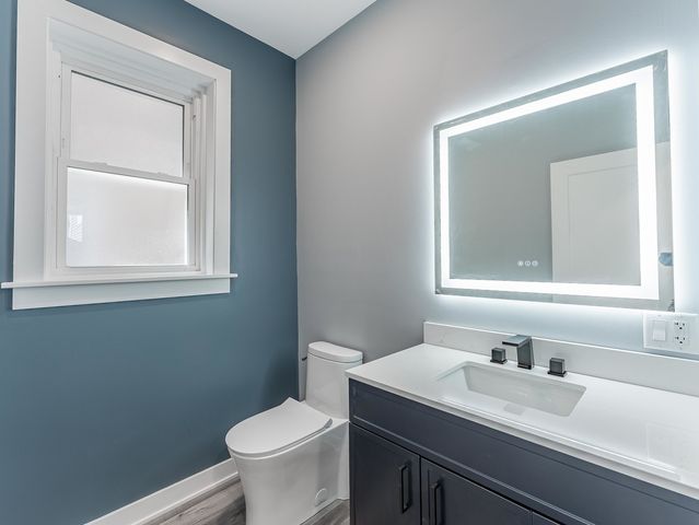 5131 W Roscoe Street, Chicago, IL 60641