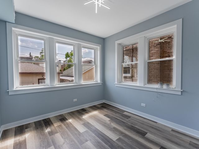 5131 W Roscoe Street, Chicago, IL 60641