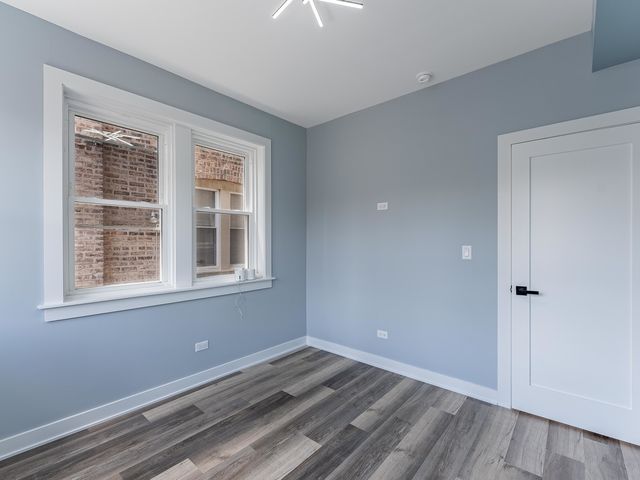 5131 W Roscoe Street, Chicago, IL 60641