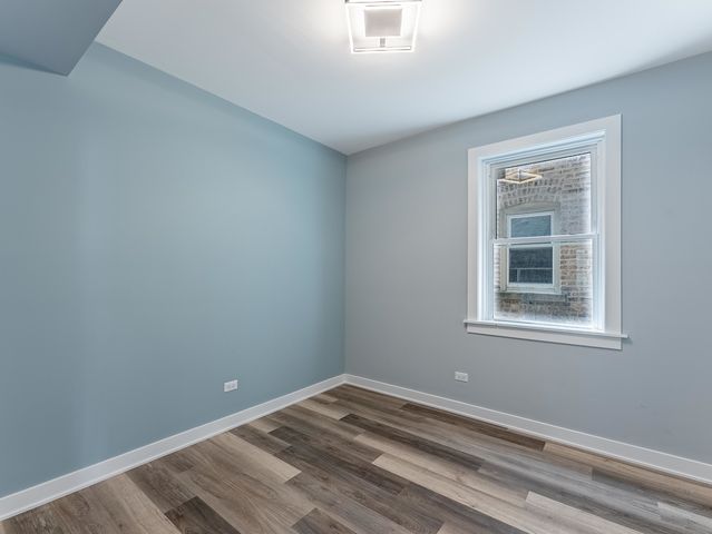 5131 W Roscoe Street, Chicago, IL 60641