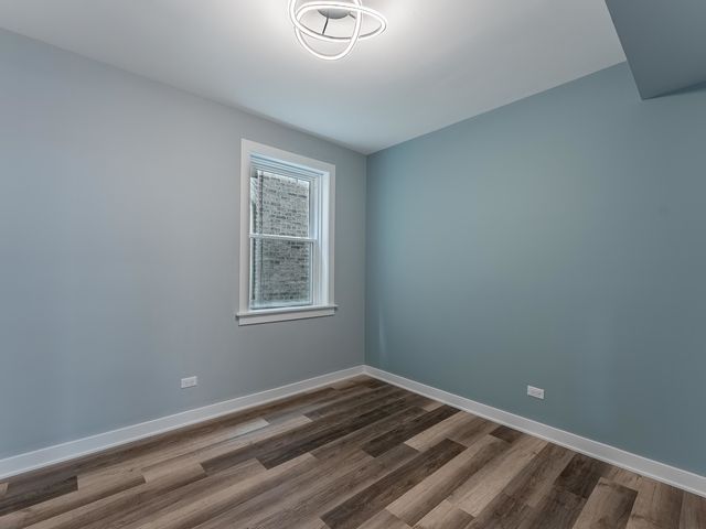 5131 W Roscoe Street, Chicago, IL 60641